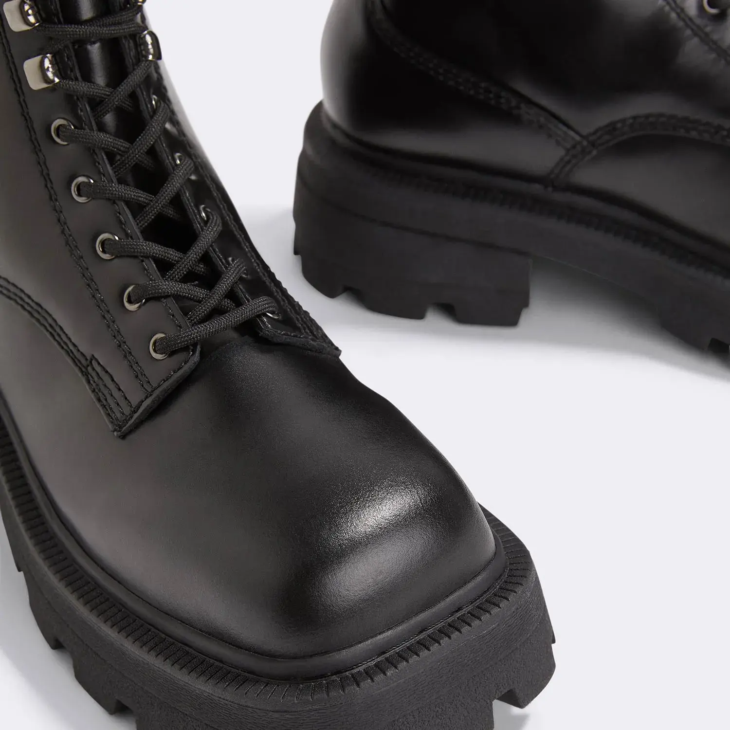 Michigan Leather Black - Image 4